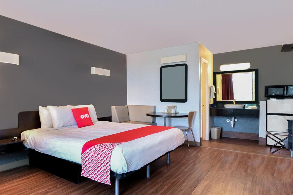 Premium King bed Non-Smoking interior